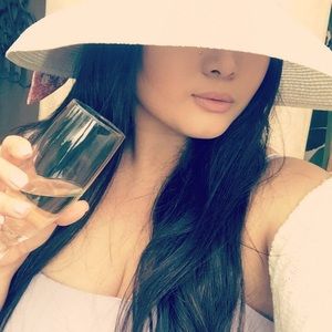 Meet your Posher, Vivian